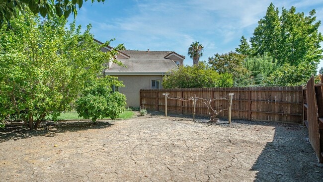 Building Photo - 4 BR/3BA Home in Laurel Creek with Park-Like Backyard!