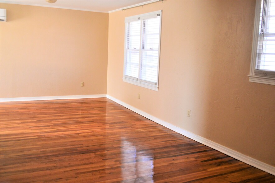 Building Photo - 1800 Plateau Ln