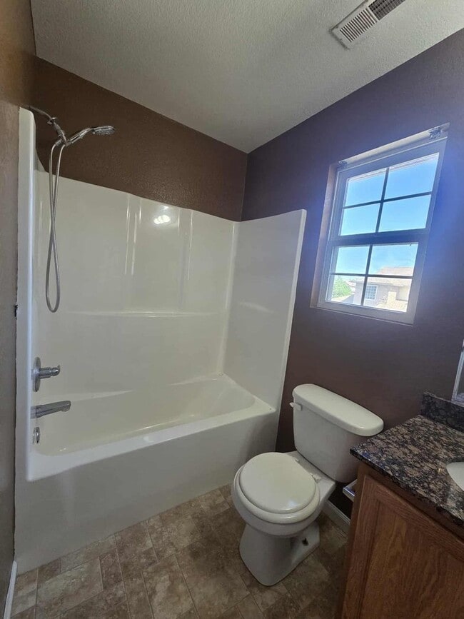 Building Photo - Beautiful Town House