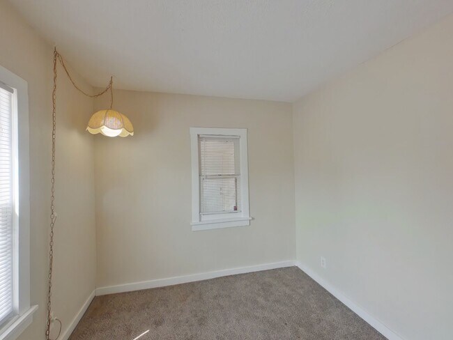 Building Photo - 1125 S Millwood Ave