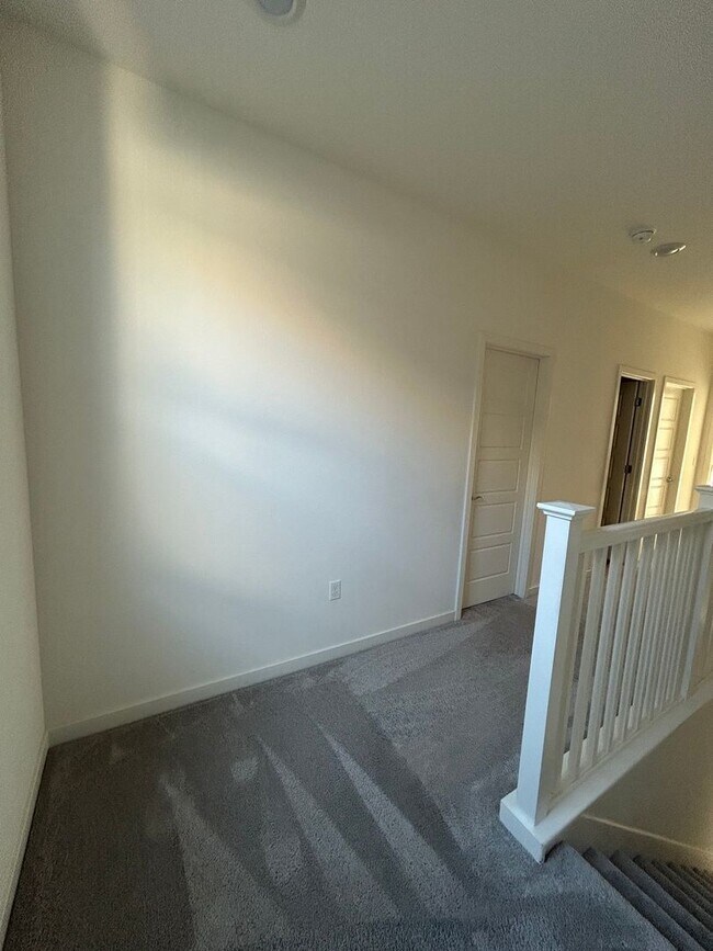 Building Photo - PET FRIENDLY