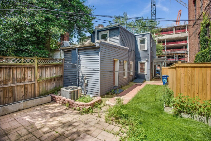 Building Photo - 729 10th St NE