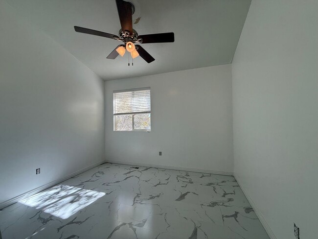 Building Photo - Beautifully Updated Home in South Jordan!