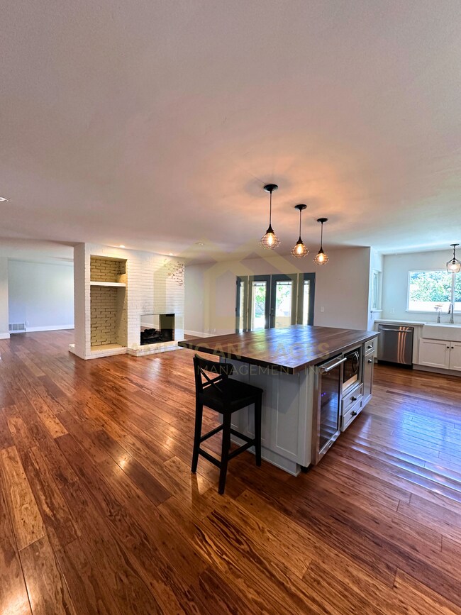 Building Photo - 135 Oakmont Ave