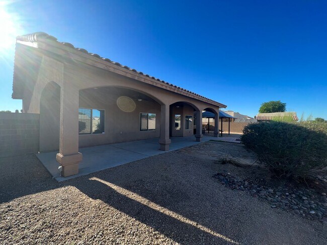 Building Photo - 4 BED POOL HOME!
