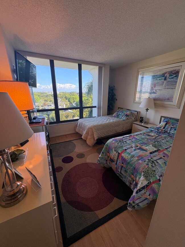 Building Photo - 6895 Willow Wood Dr