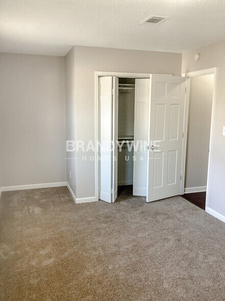 Building Photo - 1577 Linksview Close