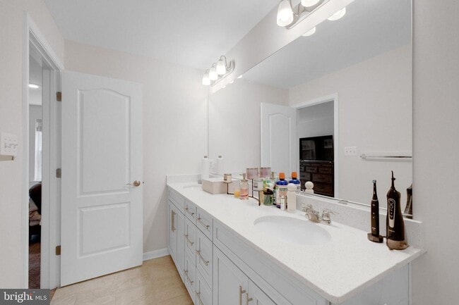 Building Photo - Townhouse in Owings Mills