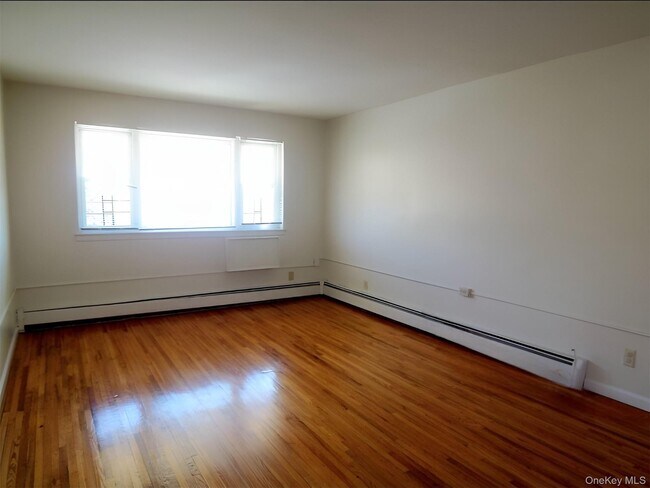 Building Photo - 1465 Burke Ave