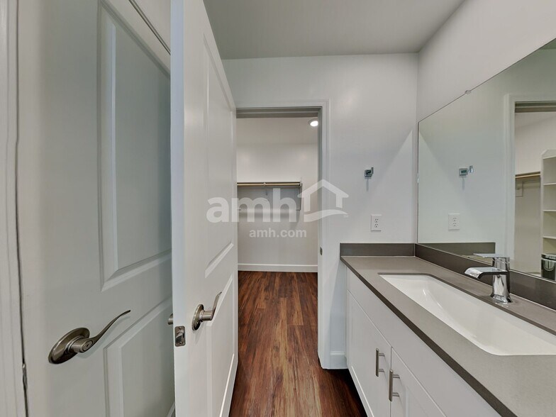 Building Photo - 6060 W Paseo Hilario