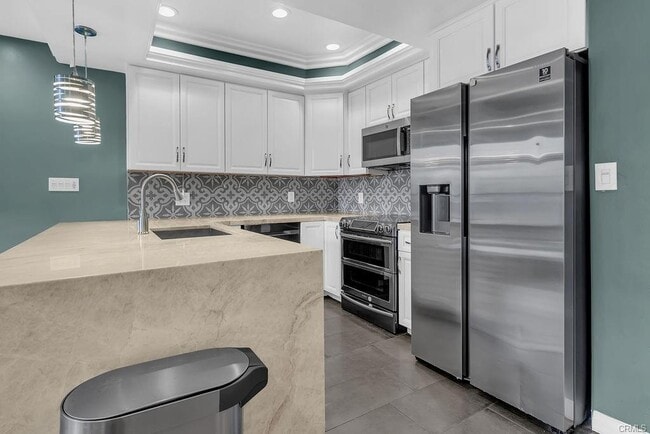 Building Photo - 6314 Marina Pacifica Dr S