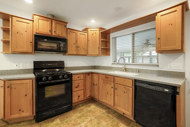 Building Photo - Two bedroom gem in the heart of Sloan's!