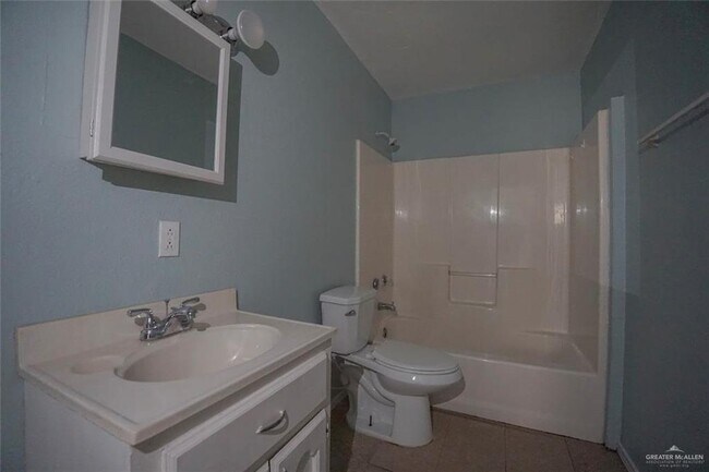 Building Photo - 10 Carlotta St