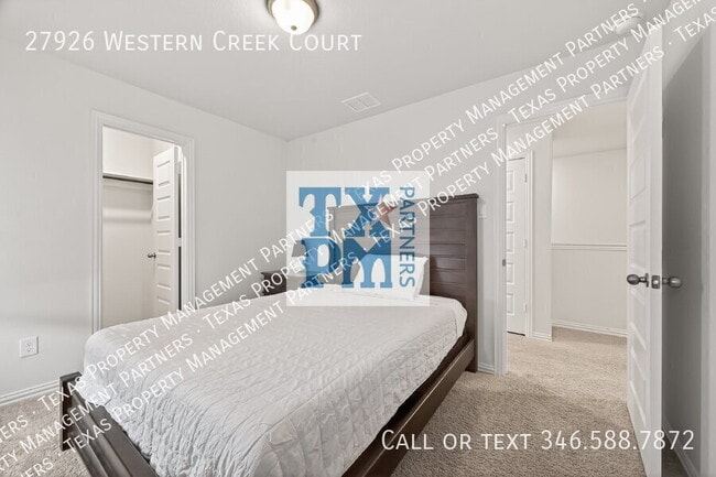 Building Photo - 27926 Western Crk Ct