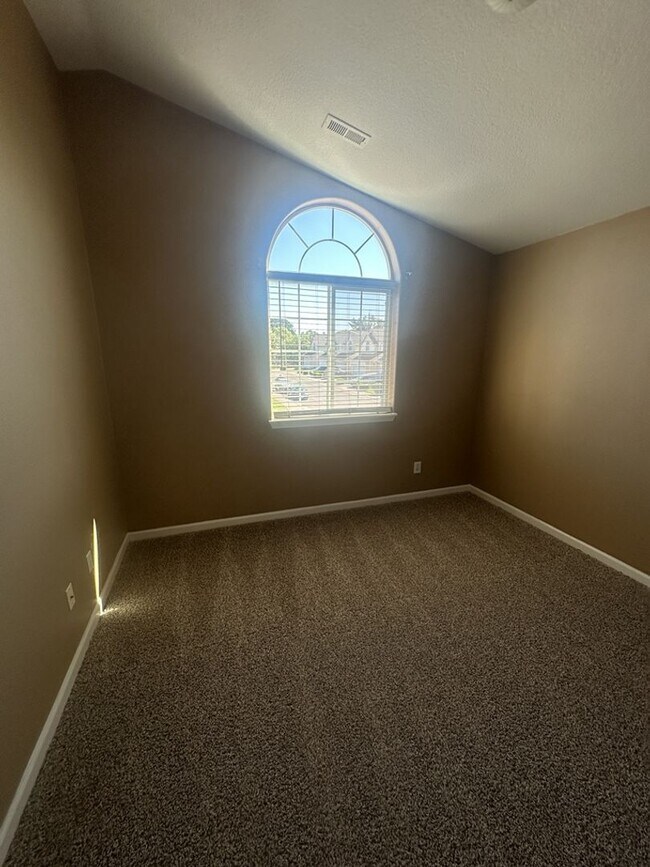 Building Photo - Welcome to this stunning two-story home lo...