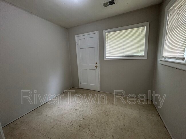 Building Photo - 3587 Fairmont Ave