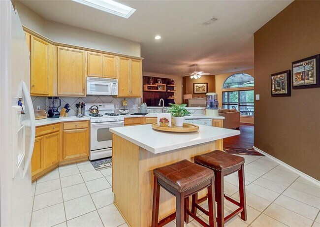 Building Photo - 127 S Abram Cir