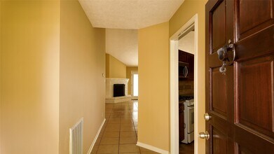 Building Photo - 7003 Glen Rosa Dr