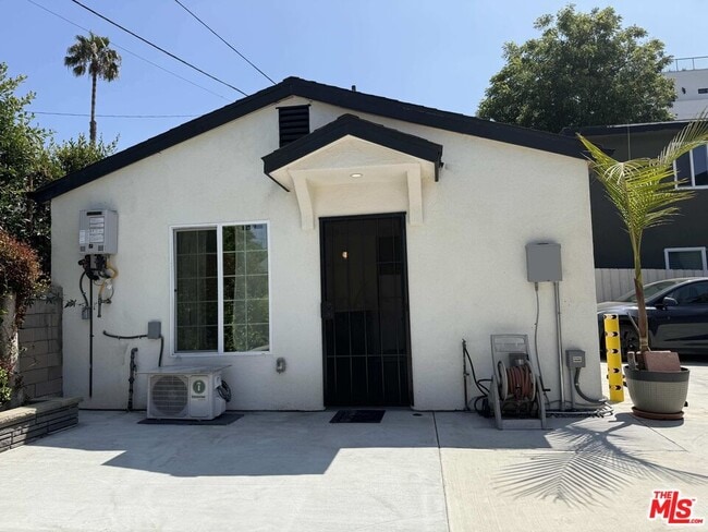 Building Photo - 626 1/2 Silver Lake Blvd