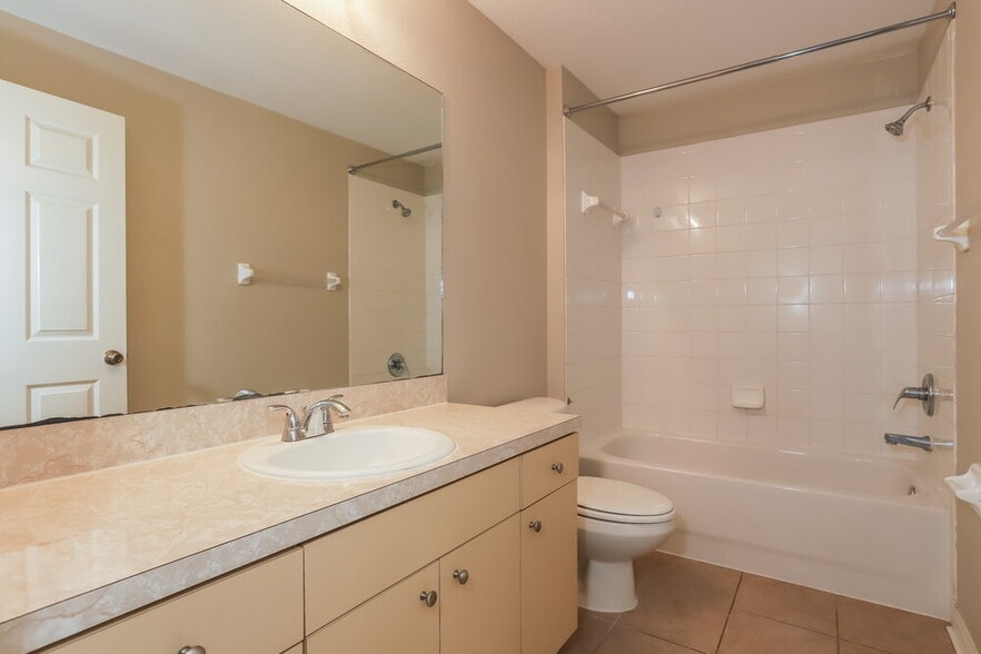 Building Photo - 10326 Summerview Cir