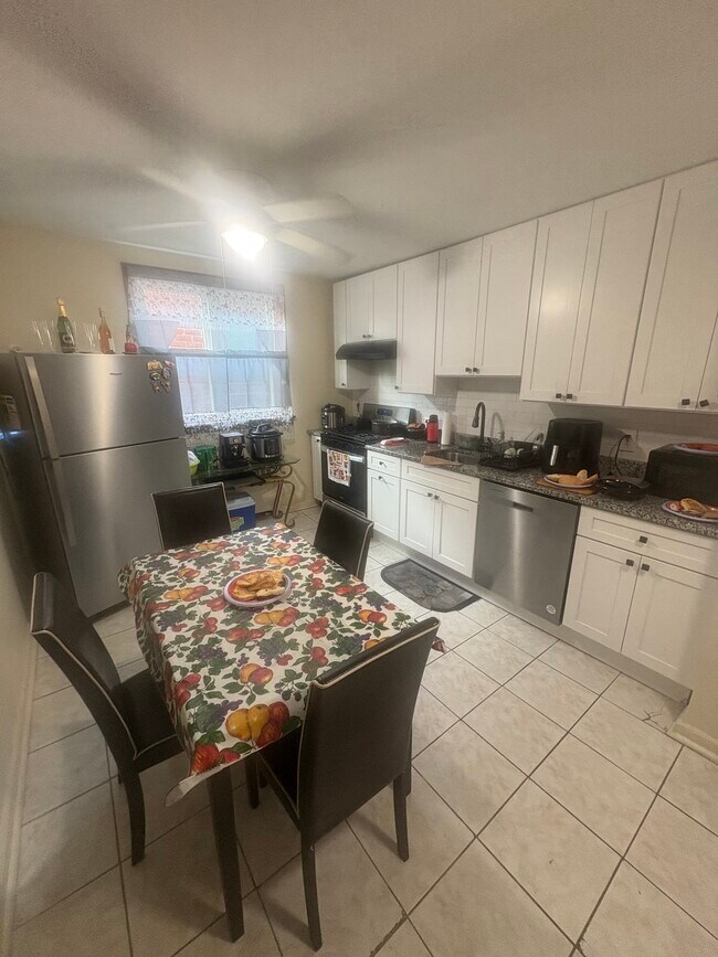 Building Photo - 5500 Park Ave