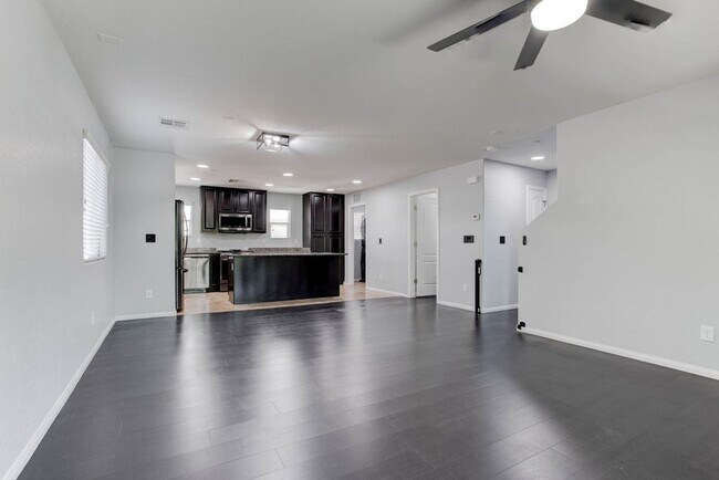 Building Photo - 7724 Vibrant Threads Ct
