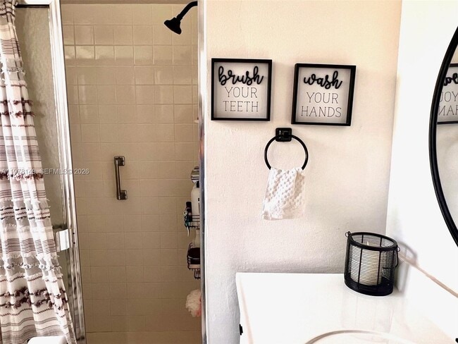 Building Photo - 2811 Somerset Dr