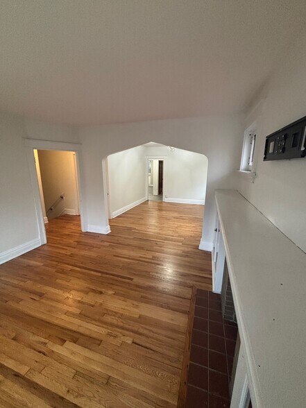 Building Photo - 5054 Winona Ave