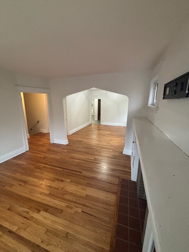 Building Photo - 5054 Winona Ave