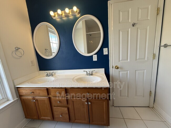 Building Photo - 238 5th St