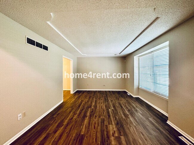 Building Photo - Beautiful Overland Park Home!