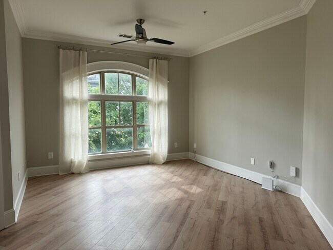 Spacious living area - 625 Piedmont Ave NE