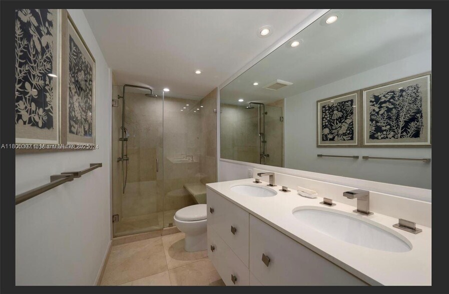 Building Photo - 1111 Crandon Blvd