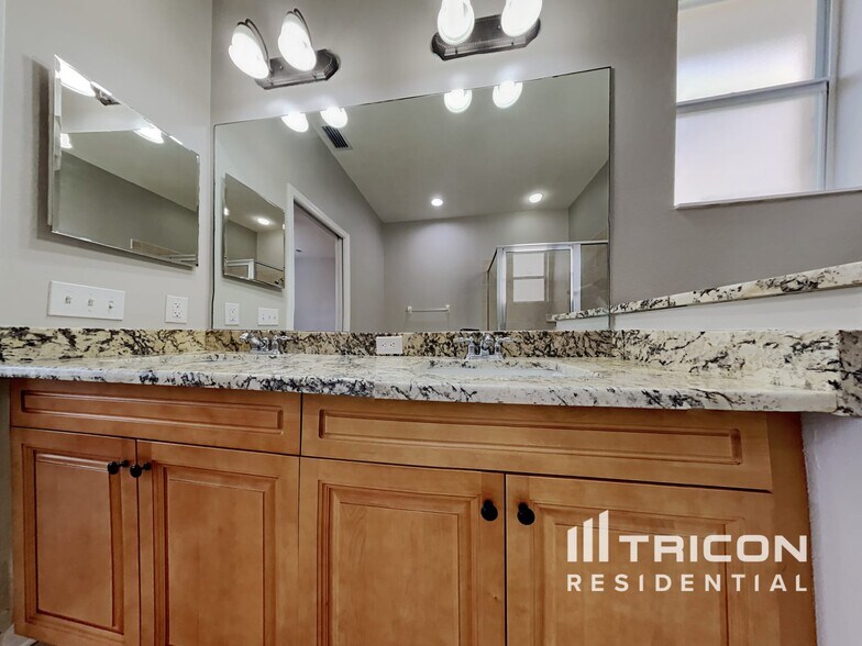 Building Photo - 10337 Avelar Ridge Dr
