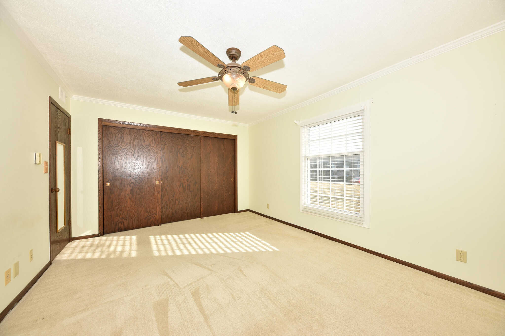Building Photo - 2076 Chateau Ct