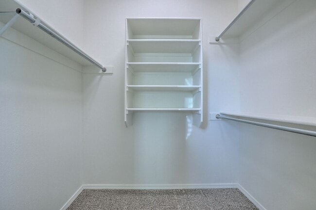 Building Photo - Stunning 3 Bedroom 2 Bathroom, 2 Car Garag...