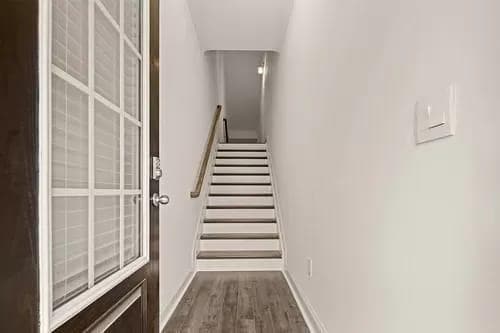 Building Photo - 1297 Ascot Ter