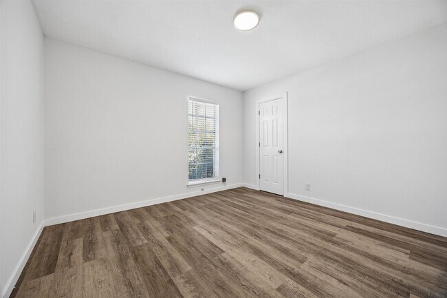 Building Photo - 1411 Fairfield Dr