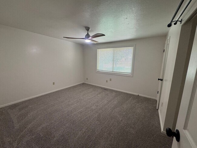 Building Photo - 754 W 4000 N