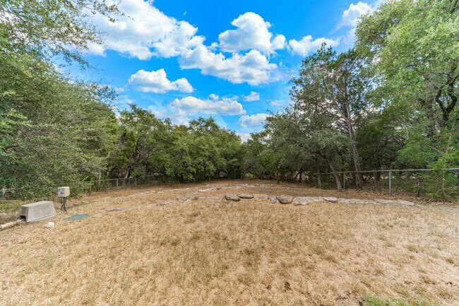Building Photo - Hill Country Retreat