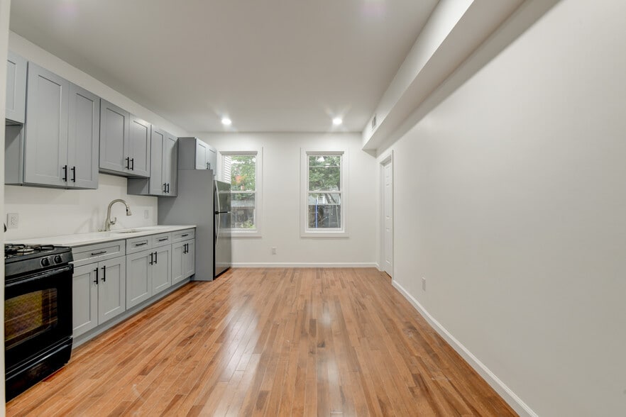 Primary Photo - 37 Logan Ave