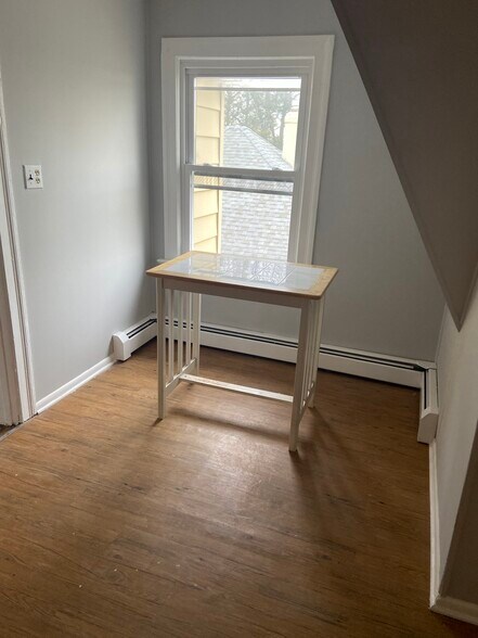 Building Photo - 107 Church St