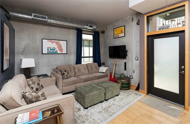 Building Photo - Modern 2-Bedroom, 2-Bathroom Condo – Prime...