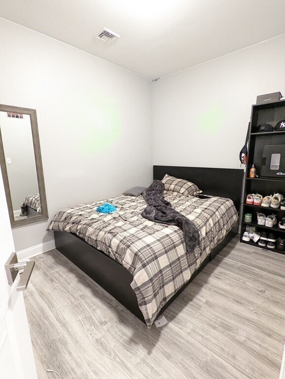 Building Photo - 143 London St