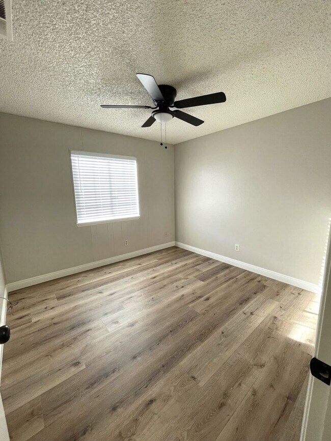 Building Photo - 8101 Jacaranda Ave