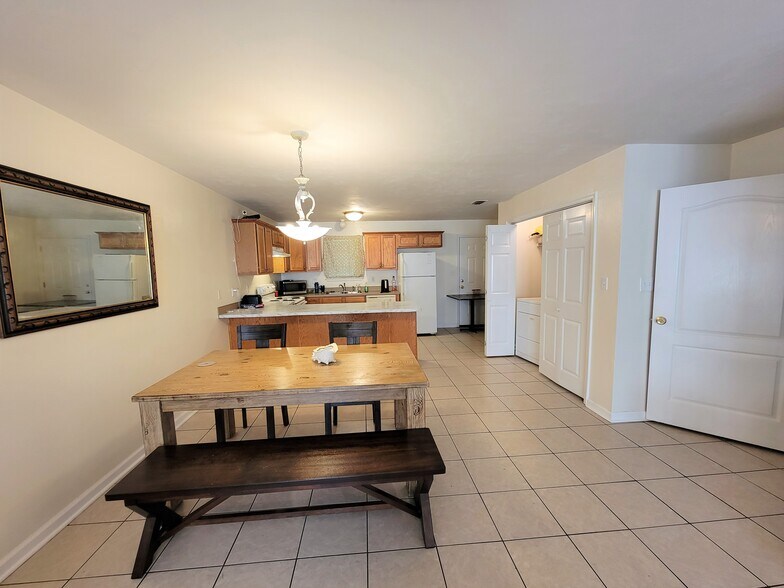 Building Photo - 2388 Hartsfield Way