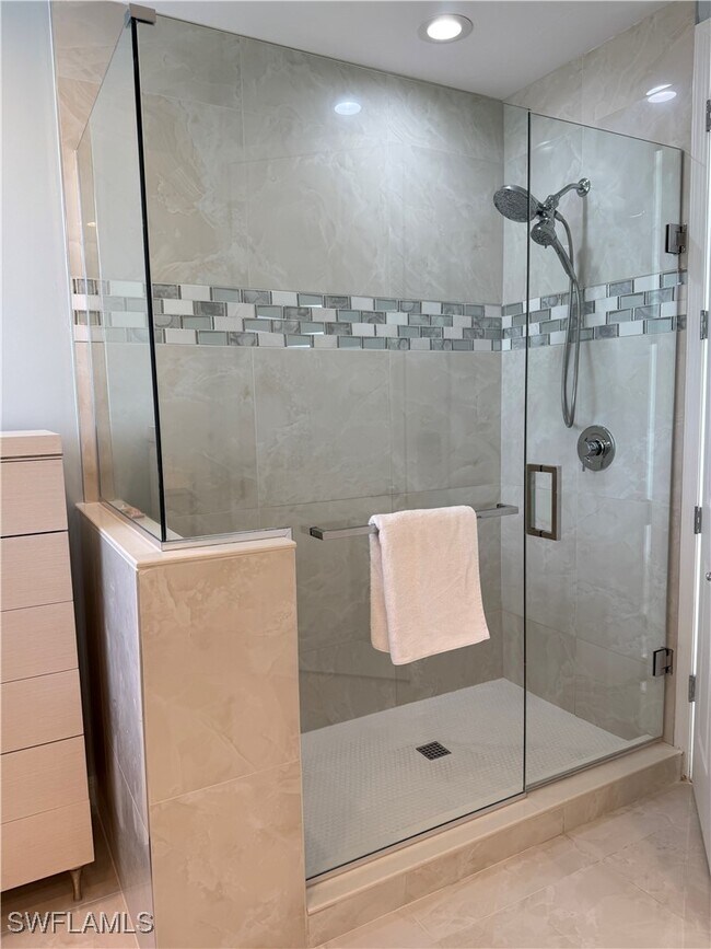 Building Photo - 1520 Clermont Dr