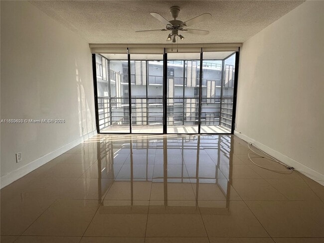 Building Photo - 20500 W Country Club Dr