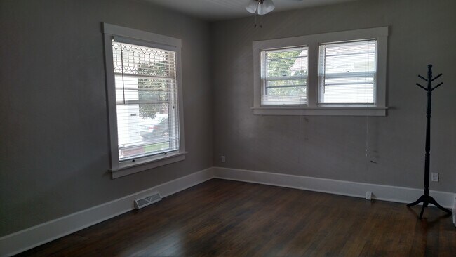 Building Photo - 15th