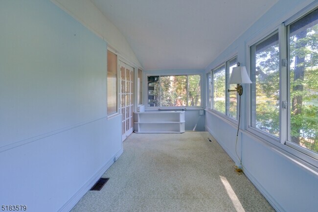 Building Photo - 15 Scenic Dr